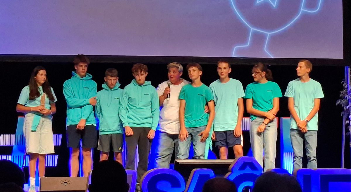 Collège Jean MOULIN  Montceau les Mines Triathlon par équipe en sport partagé lauréat du trophée du collège le plus sportif