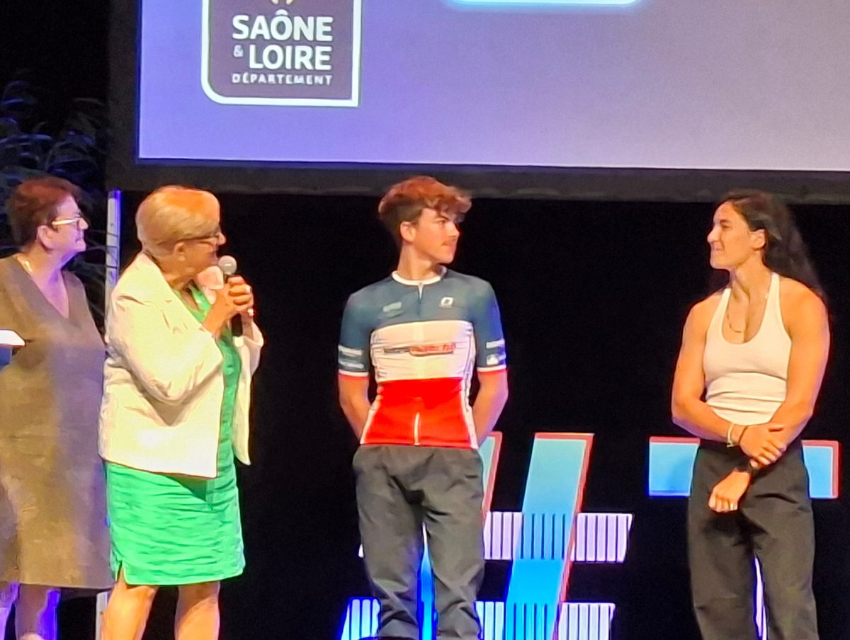 Garance MERLE du Lou Rugby formée au RC Buxy lauréate du trophée sportive de l'année
Ilan AUGENDRE-COURTOIS de l'Espoir Cycliste Bourbonnien lauréat du trophée sportif de l'année